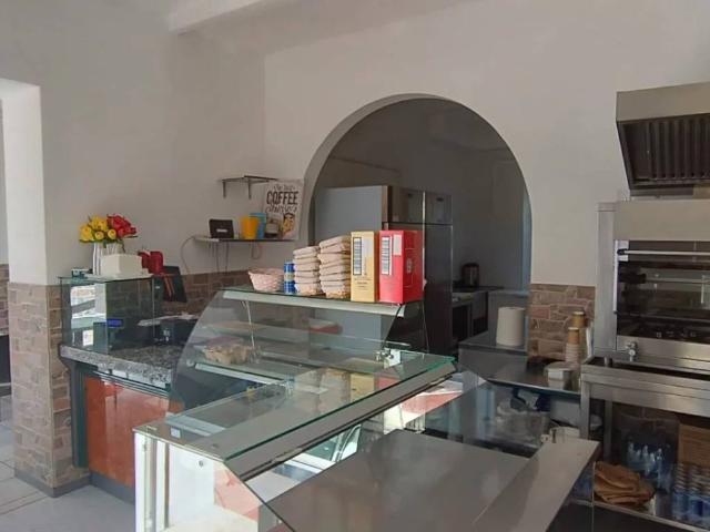 Locale Commerciale in vendita a Madonna Alta, Cenerente