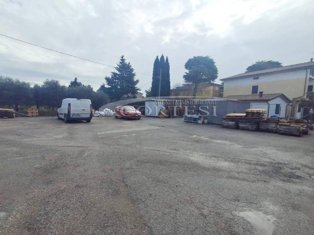 Locale Commerciale in vendita a Cenerente, Umbria