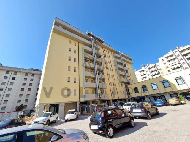 Locale Commerciale in vendita a Ponte San Giovanni, Cenerente
