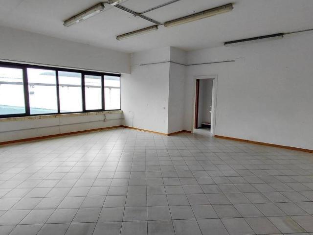 Locale Commerciale in vendita a Cenerente, Umbria