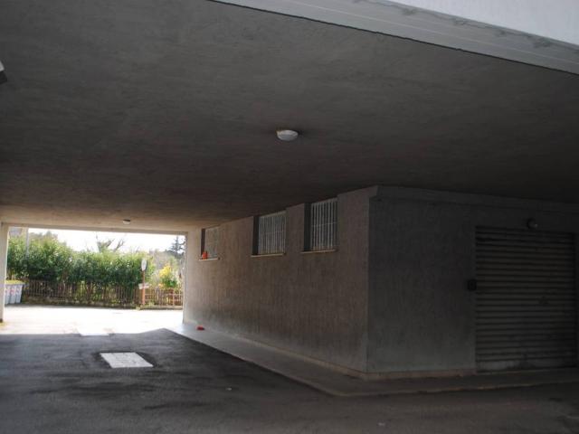 Locale Commerciale in vendita a Madonna Alta, Cenerente