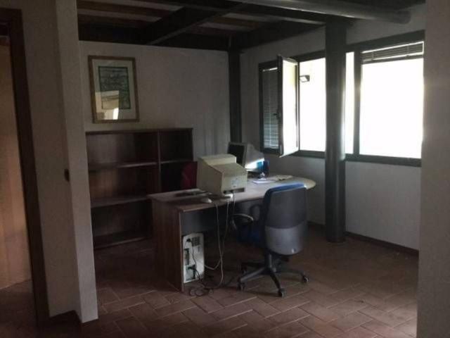 Locale Commerciale in vendita a Castel del Piano, Cenerente