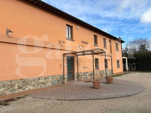 Locale Commerciale in vendita a Cenerente, Umbria