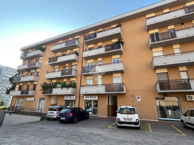 Locale Commerciale in vendita a Ponte San Giovanni, Cenerente