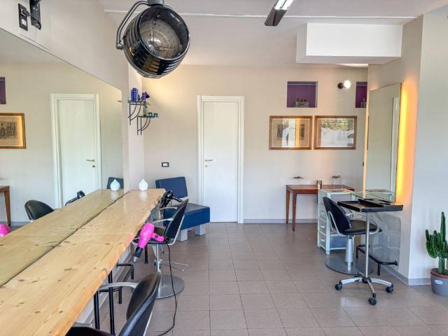 Locale Commerciale in vendita a Cenerente, Umbria