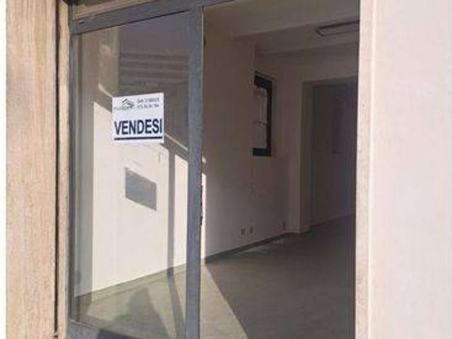Locale Commerciale in vendita a Ponte San Giovanni, Cenerente