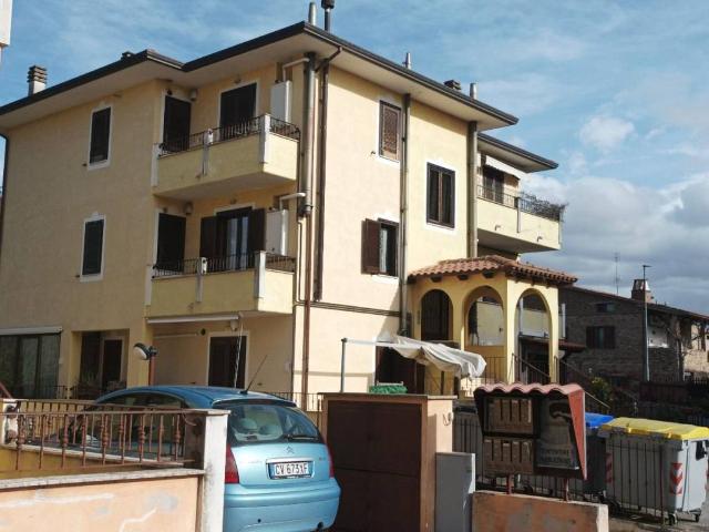 Locale Commerciale in vendita a Borgo Collestrada, Cenerente