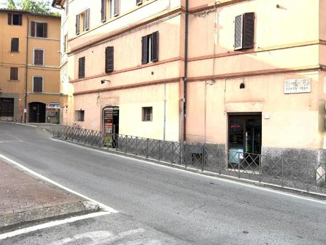 Locale Commerciale in vendita a Sant'Erminio, Cenerente