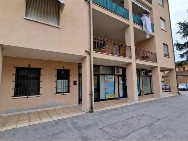 Locale Commerciale in vendita a Cenerente, Umbria