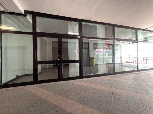 Locale Commerciale in vendita a San Sisto, Cenerente