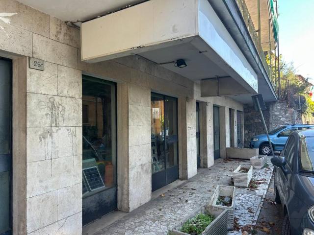 Locale Commerciale in vendita a Sant'Erminio, Cenerente