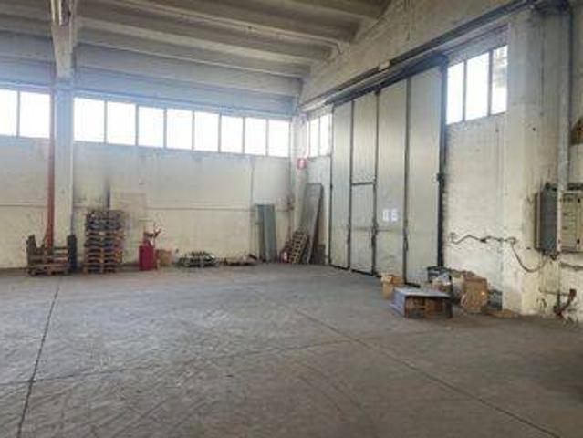 Locale Commerciale in vendita a Marche, Pesaro E Urbino