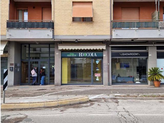 Locale Commerciale in vendita a Marche, Pesaro E Urbino