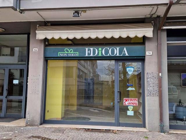 Locale Commerciale in vendita a Marche, Pesaro E Urbino