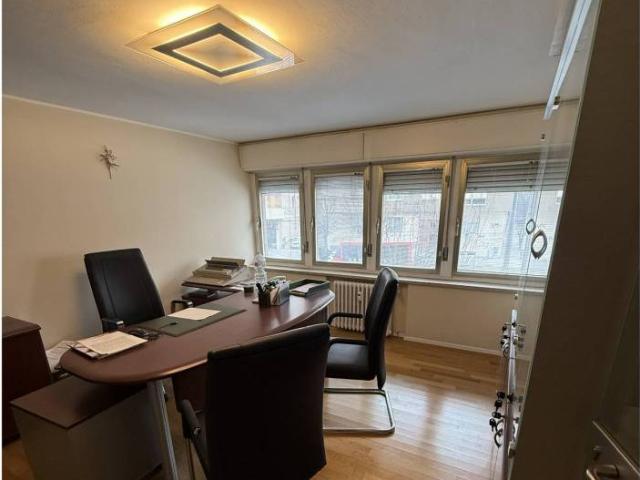 Locale Commerciale in vendita a Centro Storico, Marche