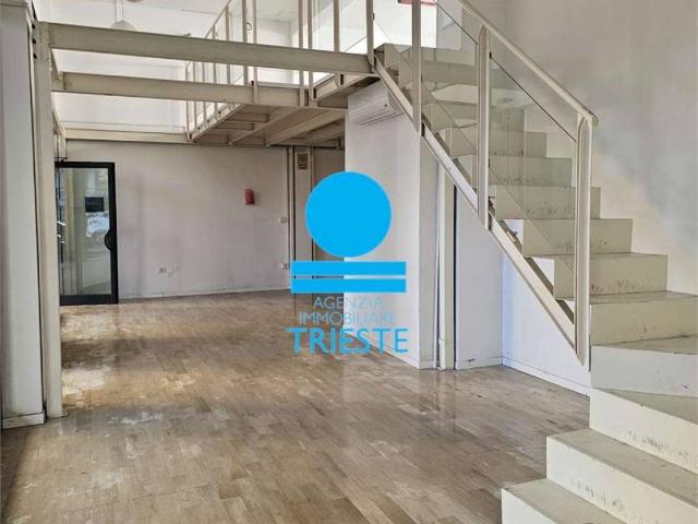 Locale Commerciale in vendita a Loreto, Marche