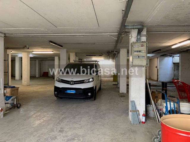 Locale Commerciale in vendita a Marche, Pesaro E Urbino