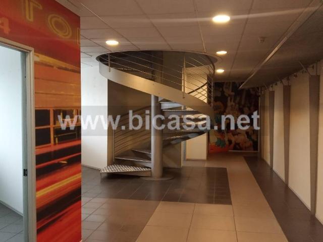 Locale Commerciale in vendita a Torraccia, Marche