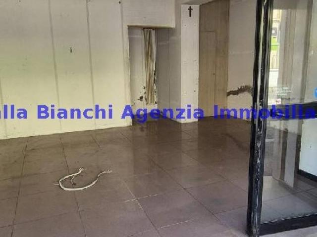 Locale Commerciale in vendita a Loreto, Marche