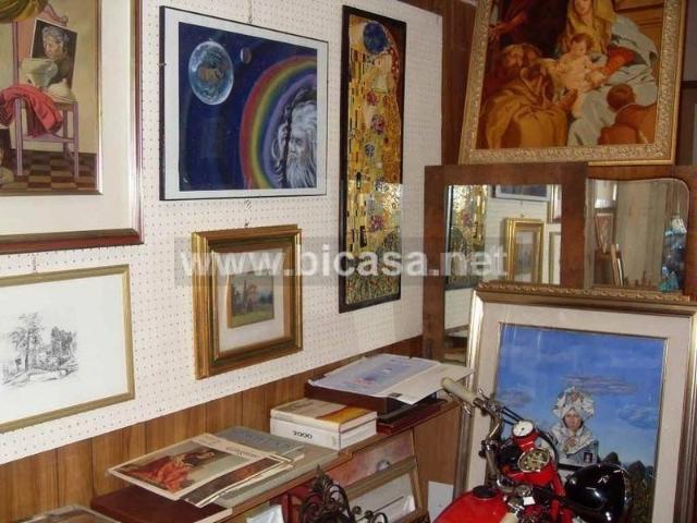 Locale Commerciale in vendita a Centro Storico, Marche