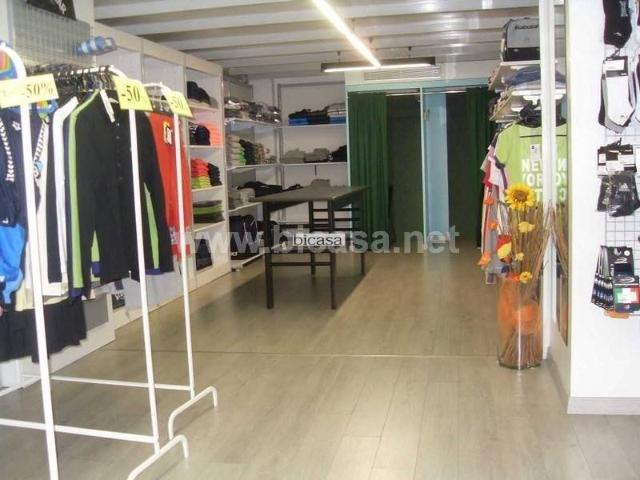 Locale Commerciale in vendita a Loreto, Marche