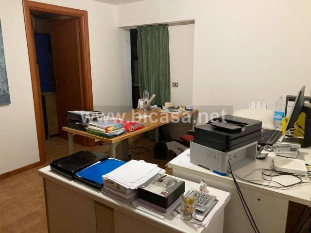 Locale Commerciale in vendita a Cattabrighe, Marche