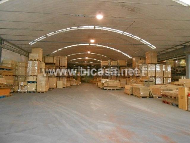 Locale Commerciale in vendita a Marche, Pesaro E Urbino