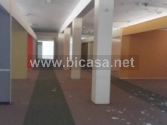 Locale Commerciale in vendita a Torraccia, Marche