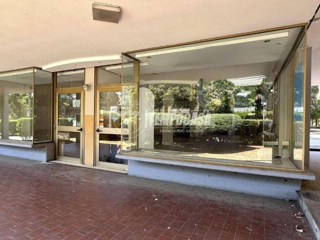 Locale Commerciale in vendita a Cattabrighe, Marche