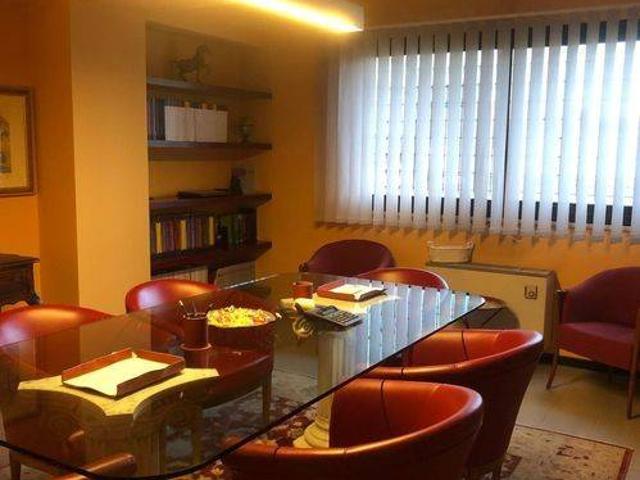 Locale Commerciale in vendita a Torraccia, Marche