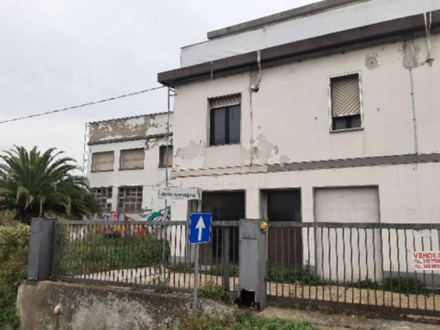 Locale Commerciale in vendita a Marche, Pesaro E Urbino