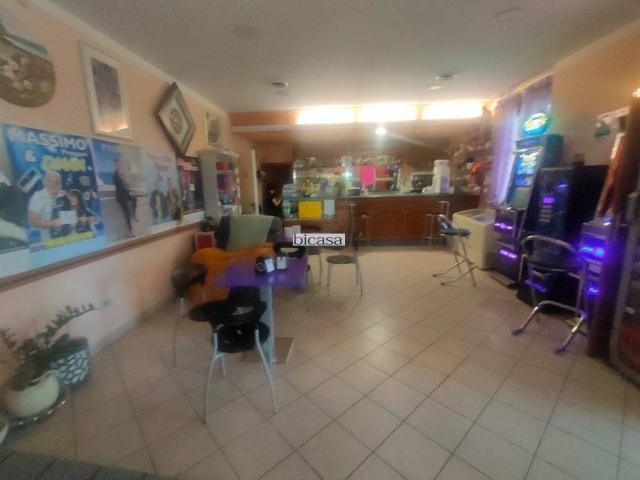 Locale Commerciale in vendita a Cattabrighe, Marche