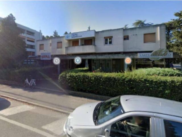 Locale Commerciale in vendita a Cattabrighe, Marche