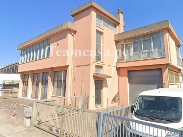 Locale Commerciale in vendita a Marche, Pesaro E Urbino