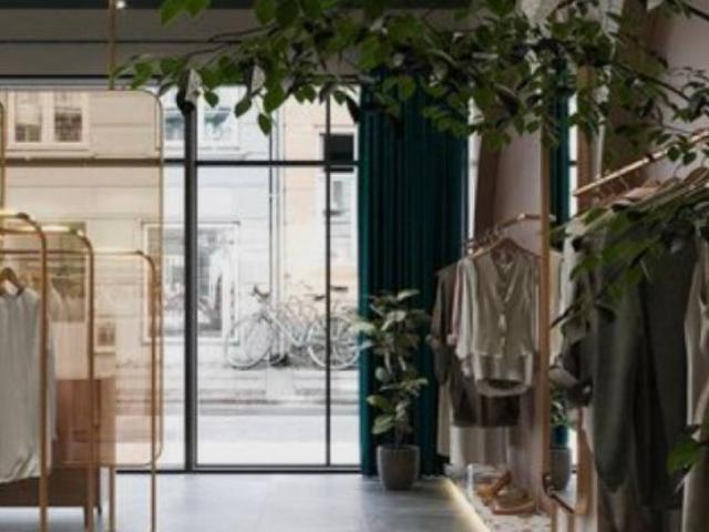 Locale Commerciale in vendita a Centro Storico, Marche