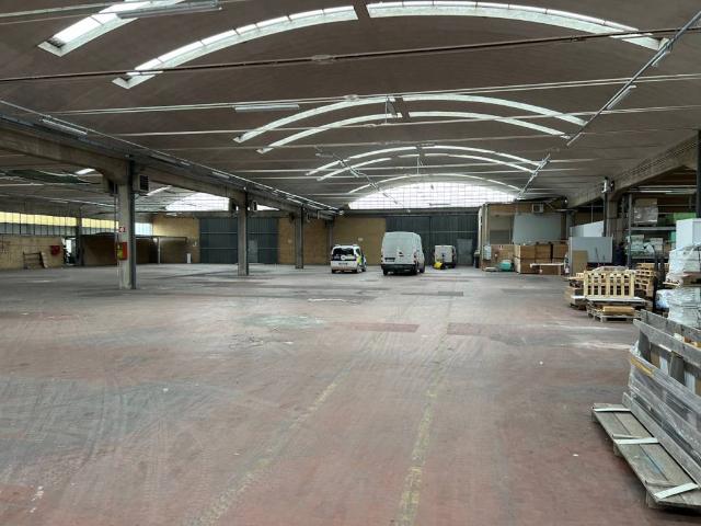 Locale Commerciale in vendita a Marche, Pesaro E Urbino