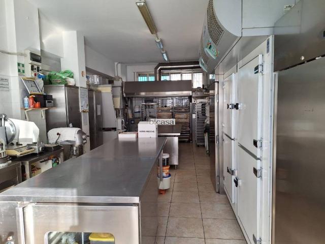 Locale Commerciale in vendita a 5 Torri, Marche