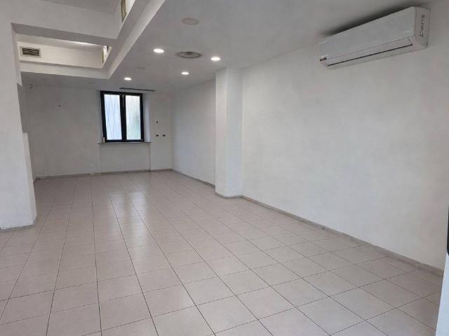 Locale Commerciale in vendita a 5 Torri, Marche