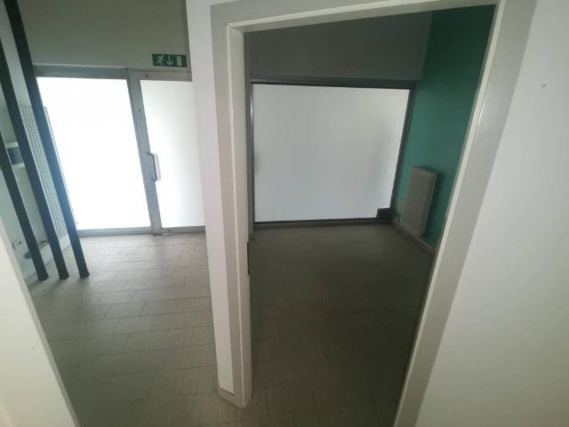 Locale Commerciale in vendita a 5 Torri, Marche