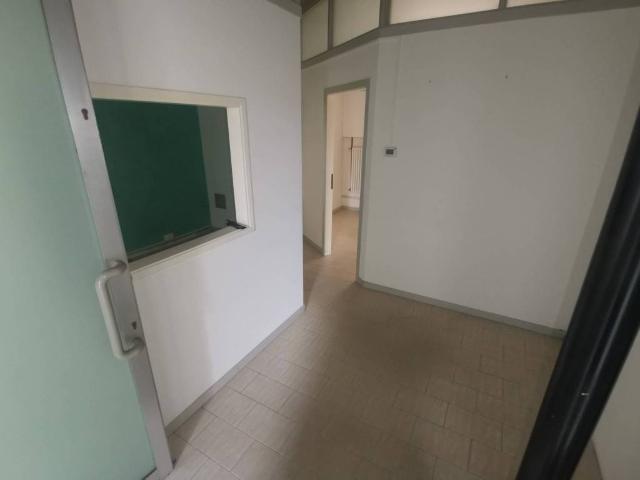 Locale Commerciale in vendita a 5 Torri, Marche