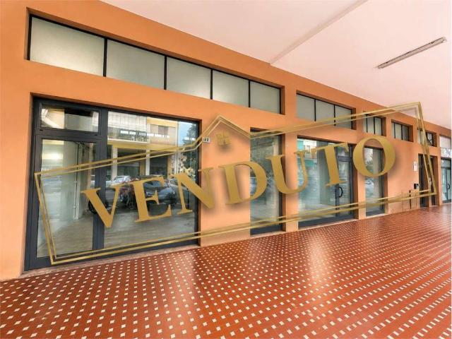 Locale Commerciale in vendita a Loreto, Marche