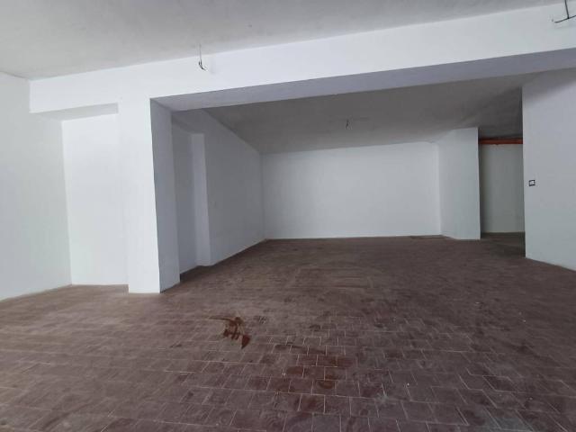Locale Commerciale in vendita a Marche, Pesaro E Urbino