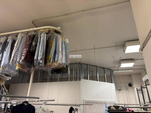 Locale Commerciale in vendita a Marche, Pesaro E Urbino