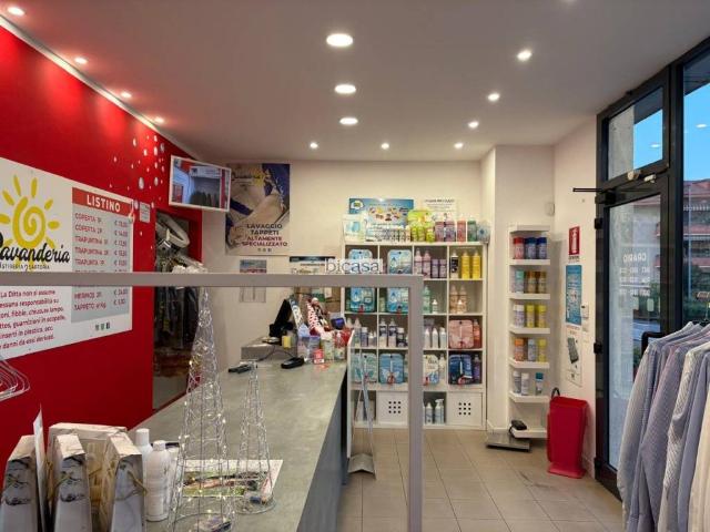 Locale Commerciale in vendita a Marche, Pesaro E Urbino