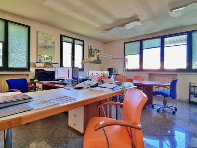 Locale Commerciale in vendita a Marche, Pesaro E Urbino