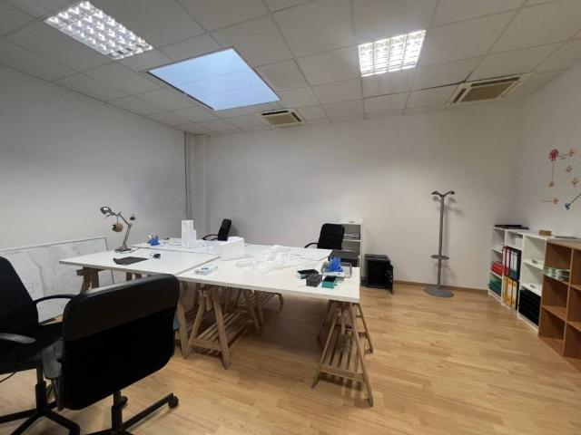 Locale Commerciale in vendita a Torraccia, Marche