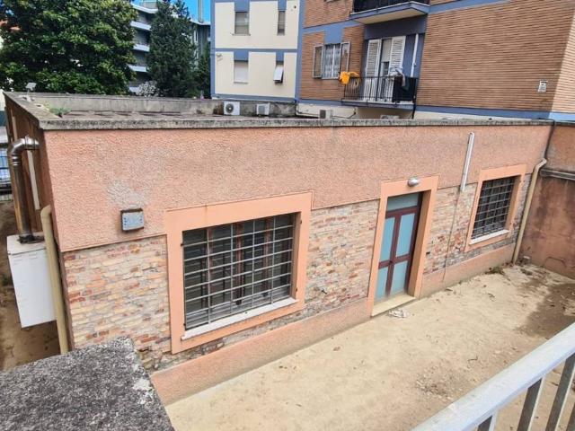 Locale Commerciale in vendita a Loreto, Marche
