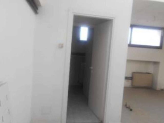 Locale Commerciale in vendita a Miralfiore, Marche