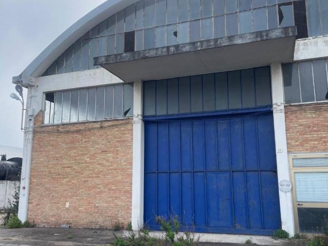 Locale Commerciale in vendita a Marche, Pesaro E Urbino