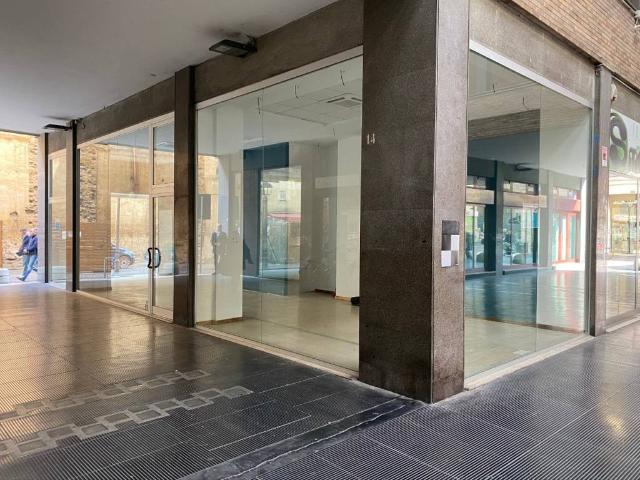 Locale Commerciale in vendita a Centro Storico, Marche